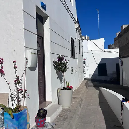 Semesterbostad La Buganvilla House *